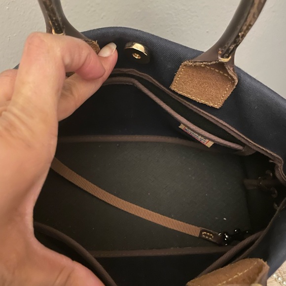 Dooney Bourke bag - Picture 4 of 8